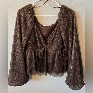 Super cute shimmery top!!